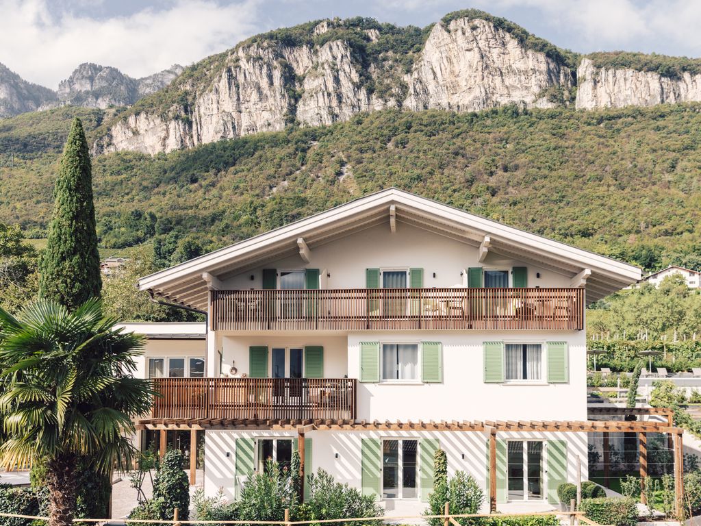 Pomella's Guesthouse