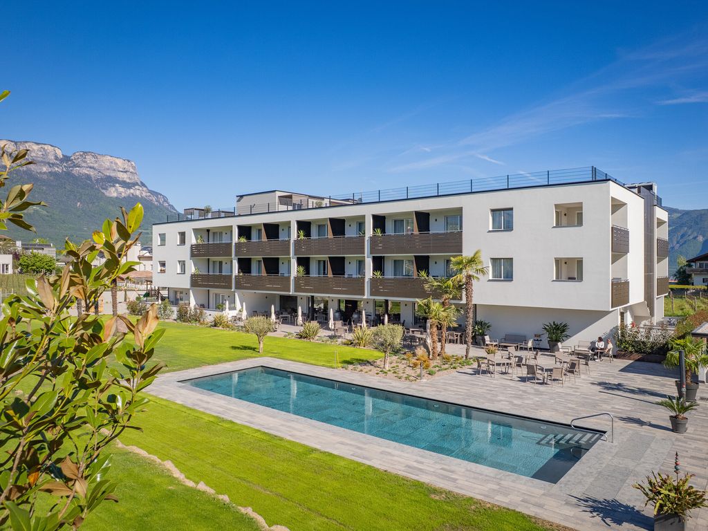 Cornelian Suites & Rooms