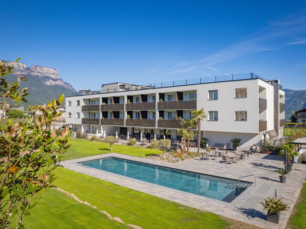 Cornelian Suites & Rooms