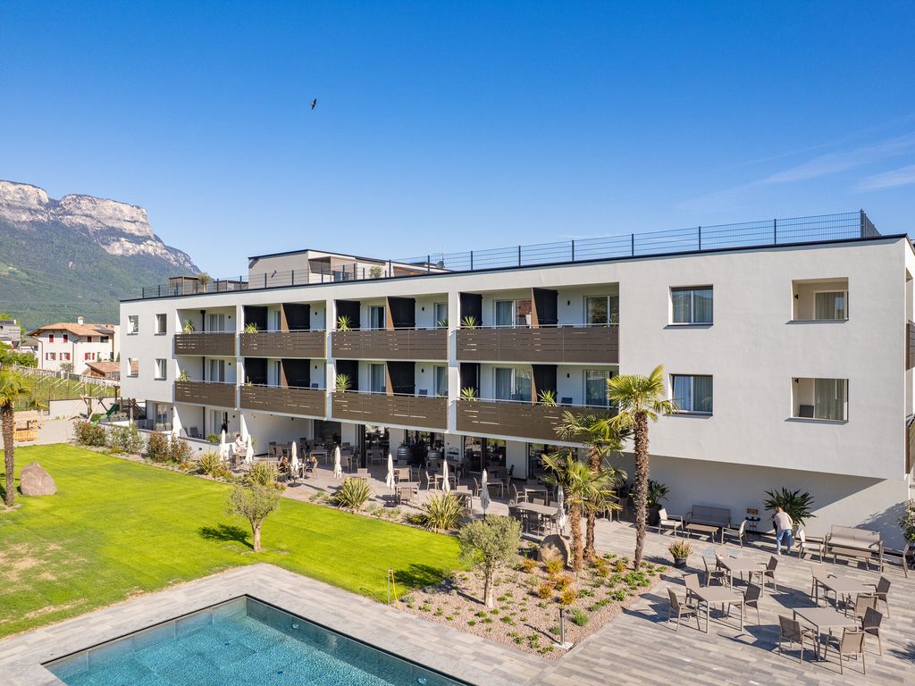 Cornelian Suites & Rooms