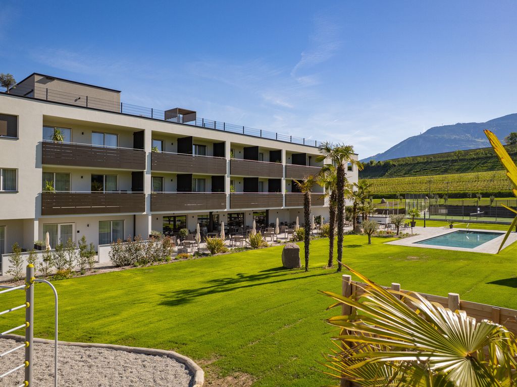 Cornelian Suites & Rooms