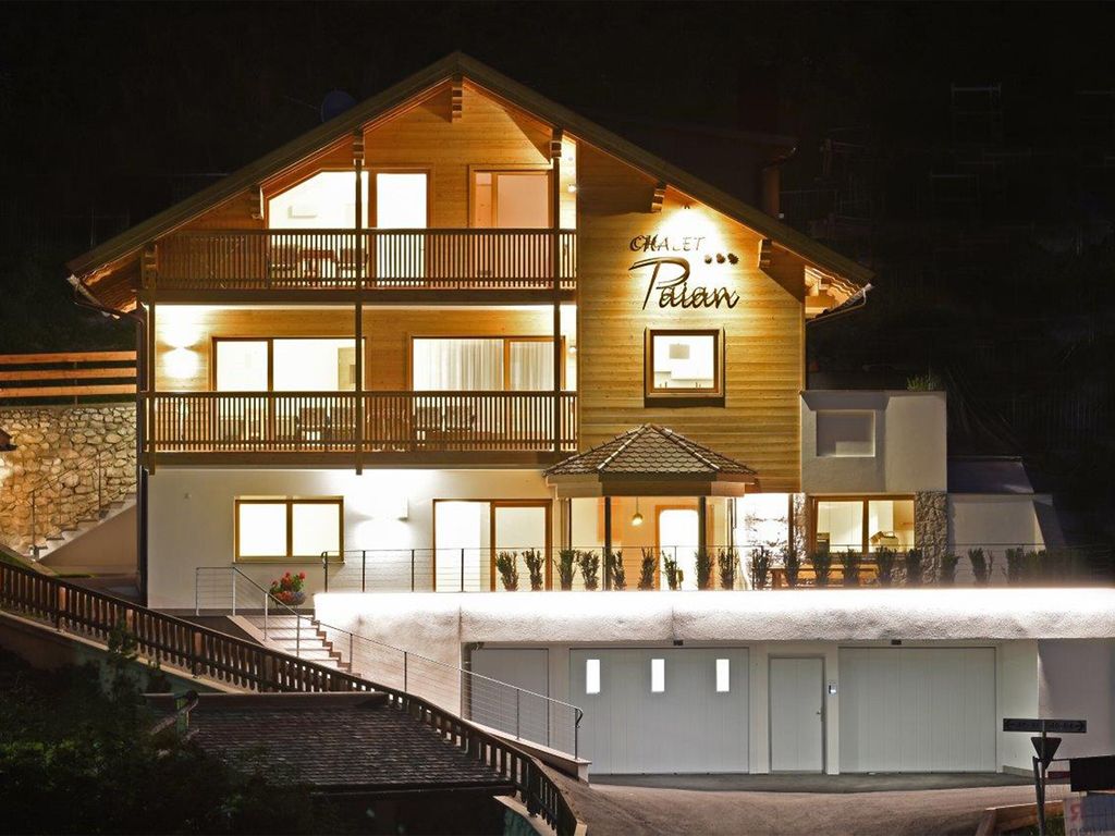 Das nagelneue Chalet Apartments  Paian by night