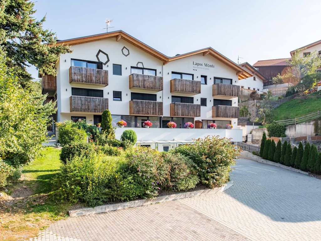 Lapis Monti Apartments & Suites