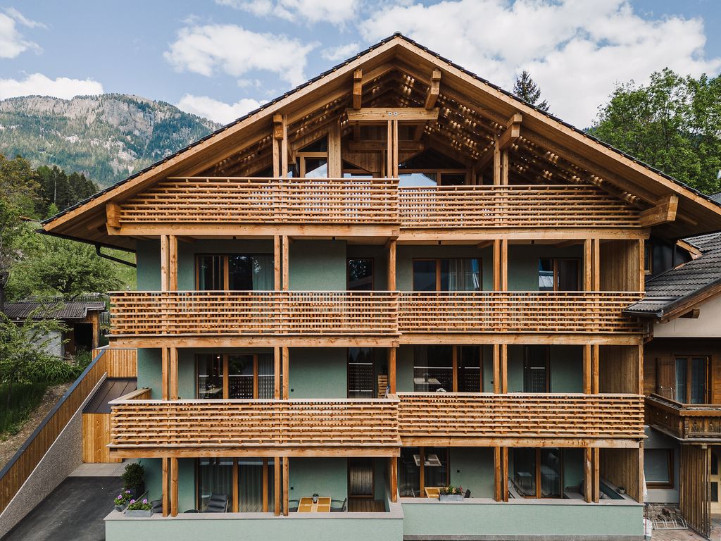 Max Green Forest Apartment