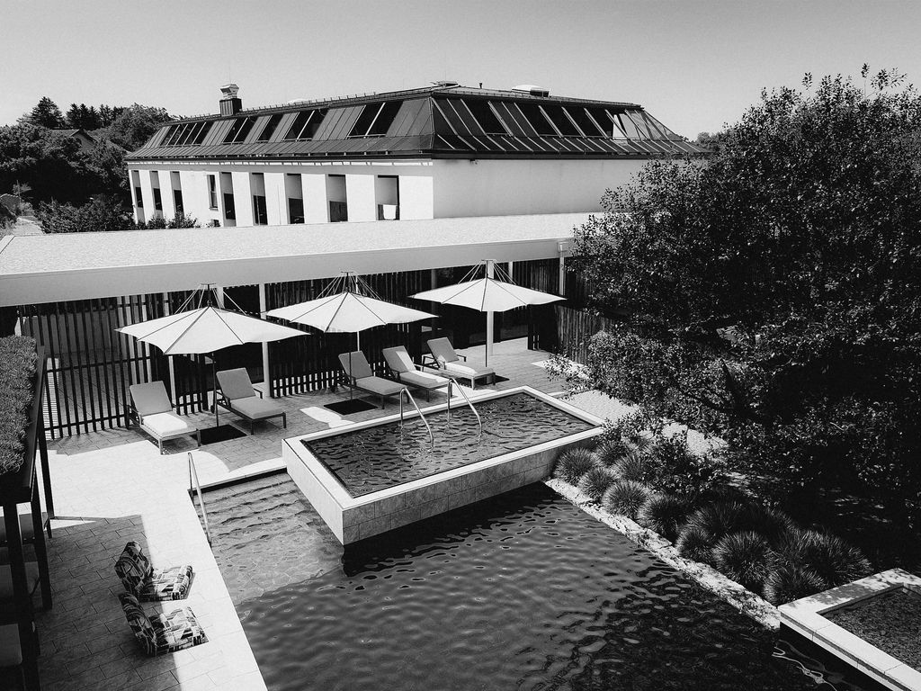 ZumOxn Hotel & Restaurant