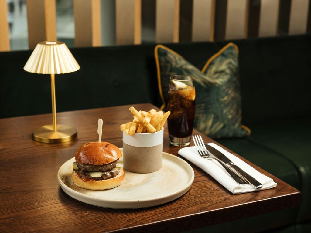 Montcalm East Autograph Collection