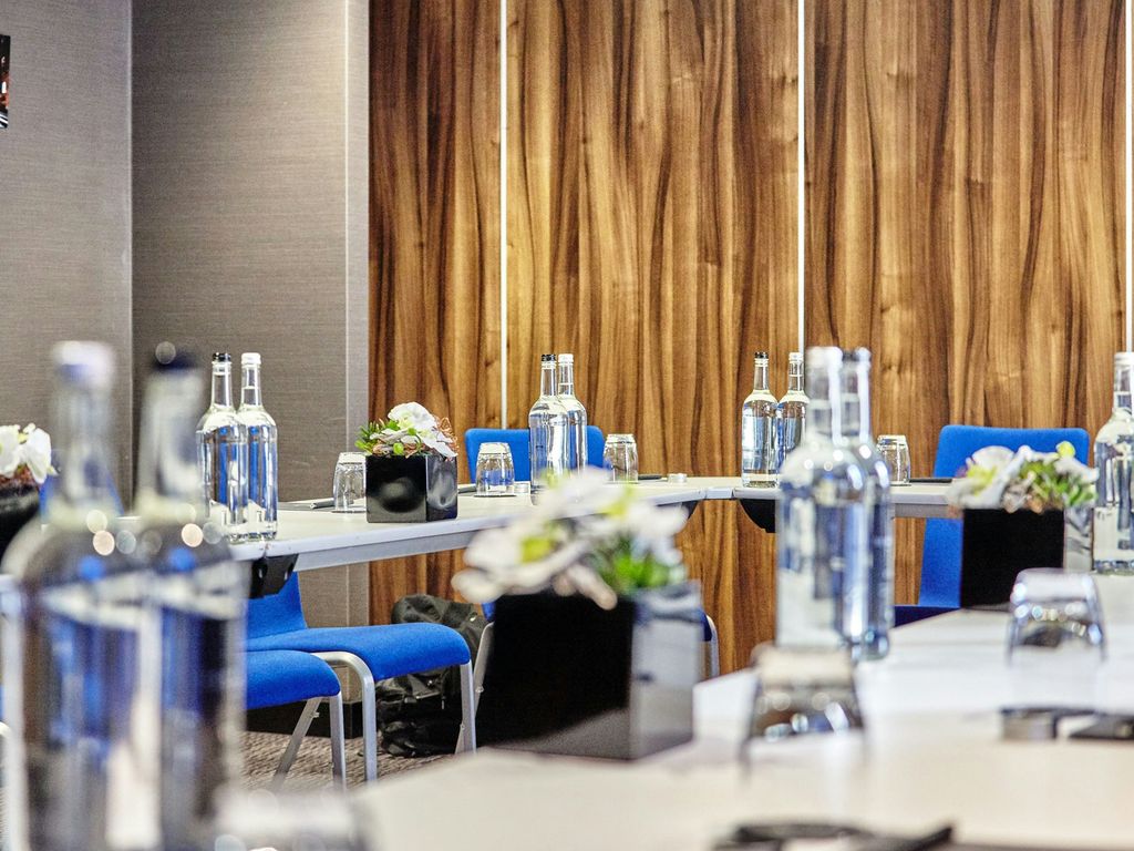 Montcalm East Autograph Collection
