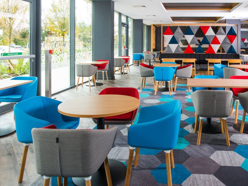 Holiday Inn Express BICESTER by IHG