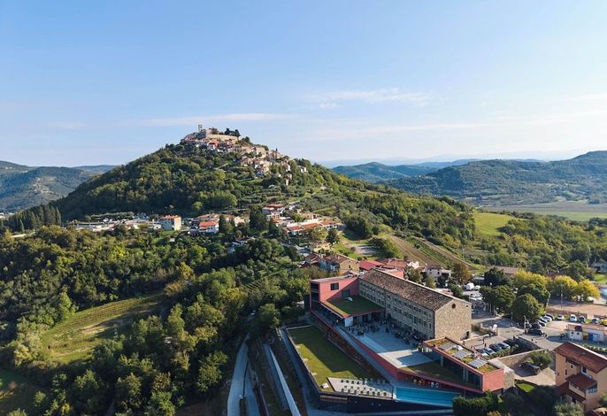 ROXANICH Winery and Design Hotel
