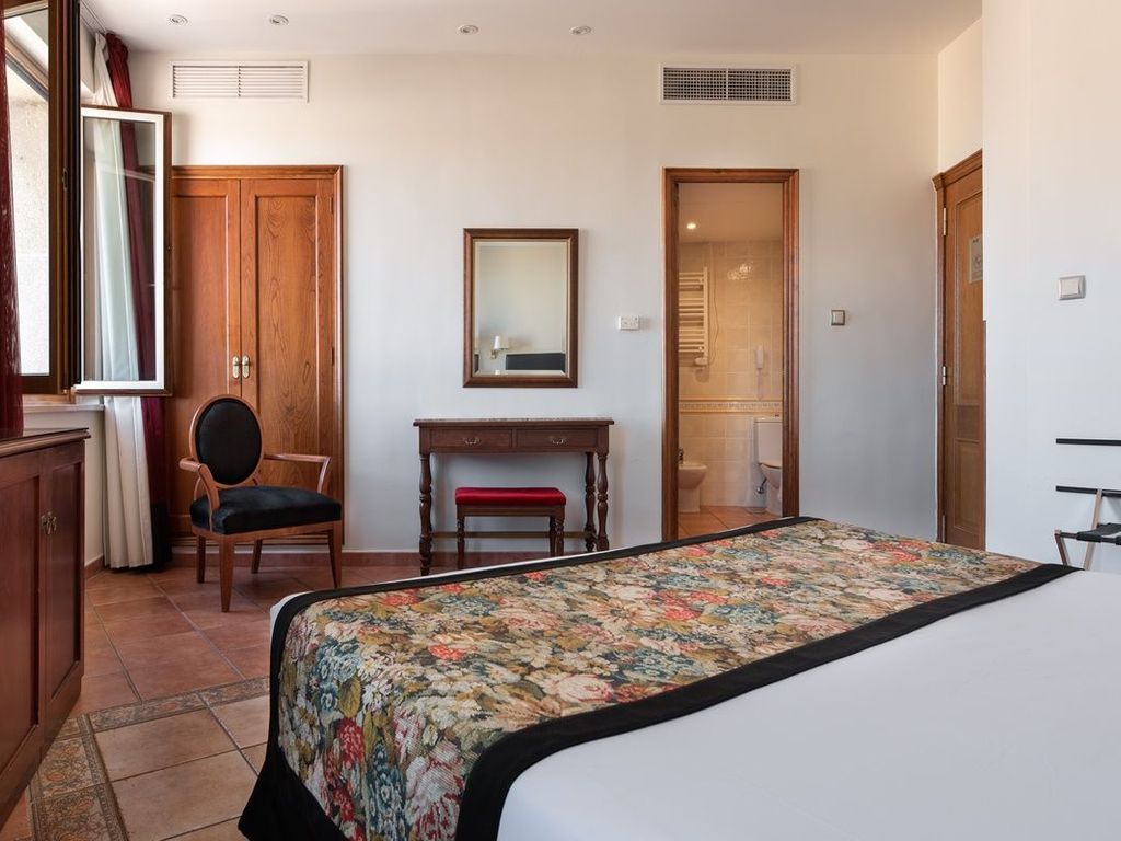 DORMA ALFONSO VIII Hotel