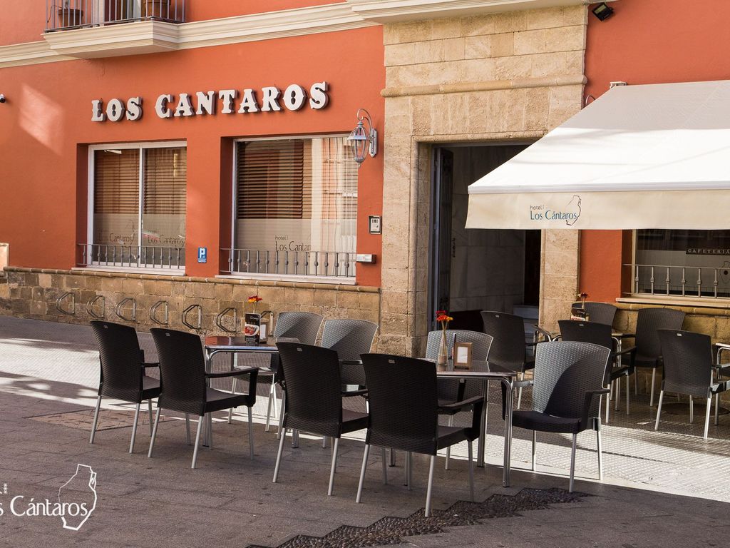 Los Cantaros