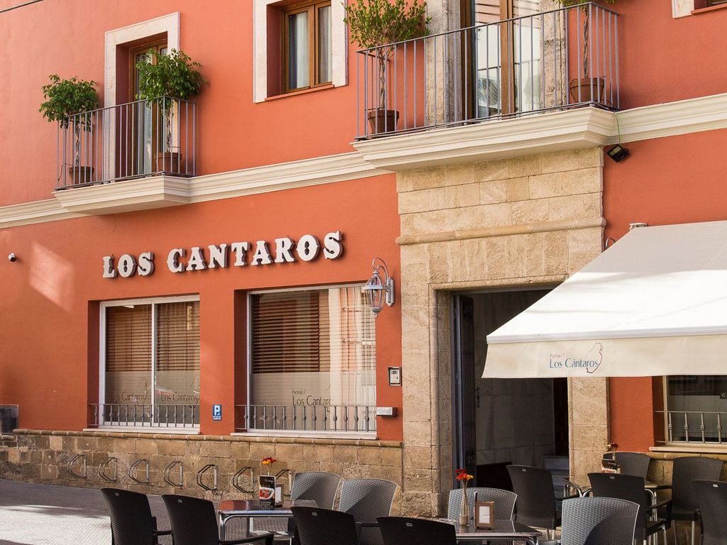 Los Cantaros