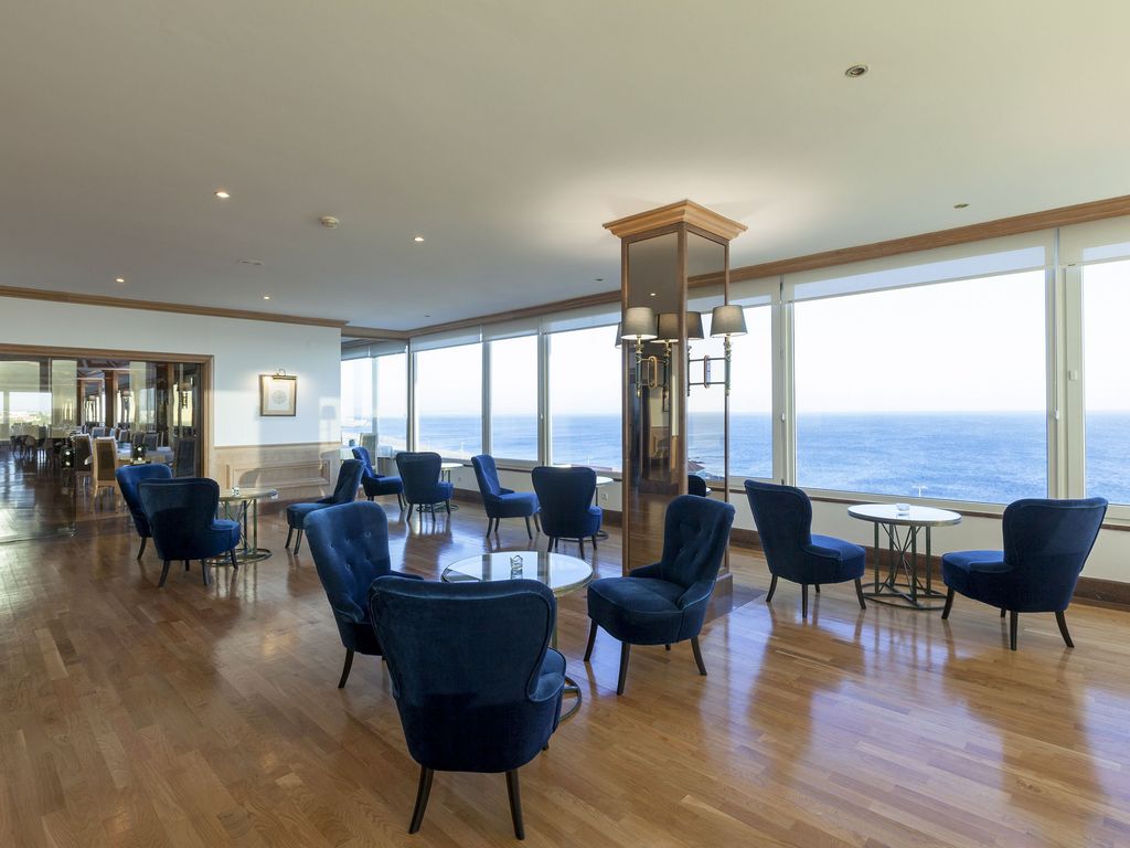 Carcavelos Beach Hotel