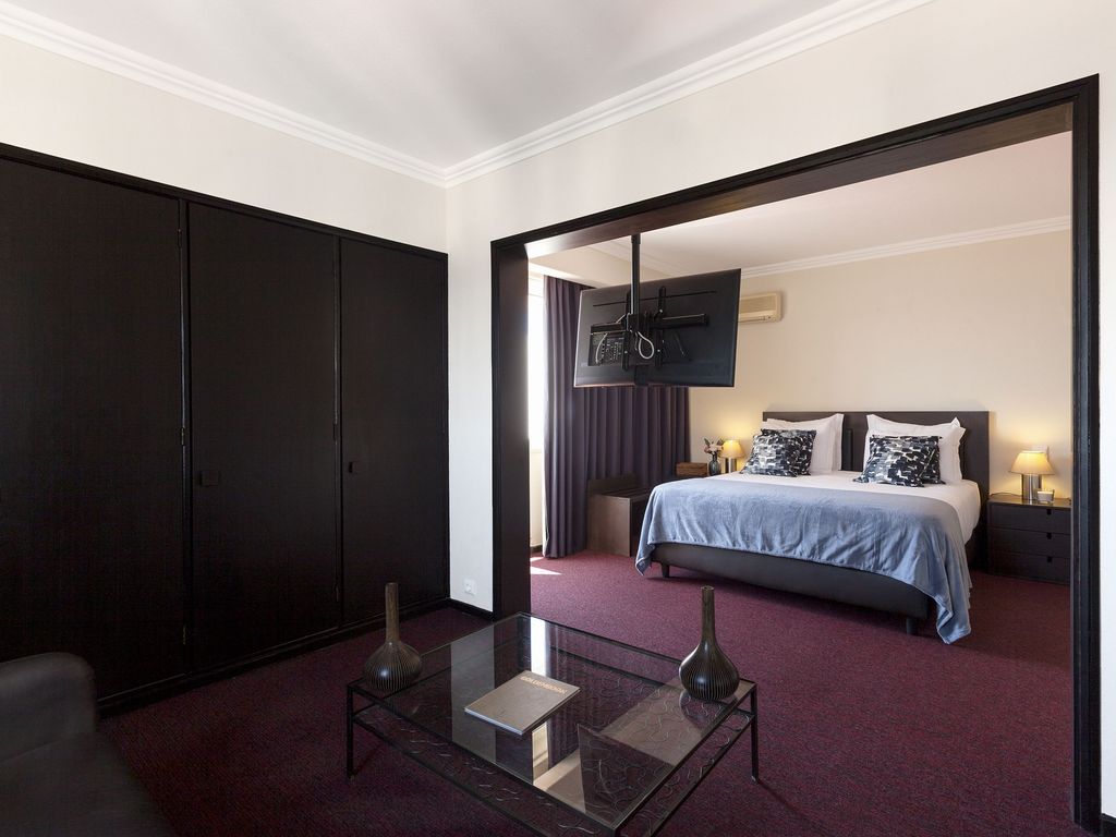 Carcavelos Beach Hotel