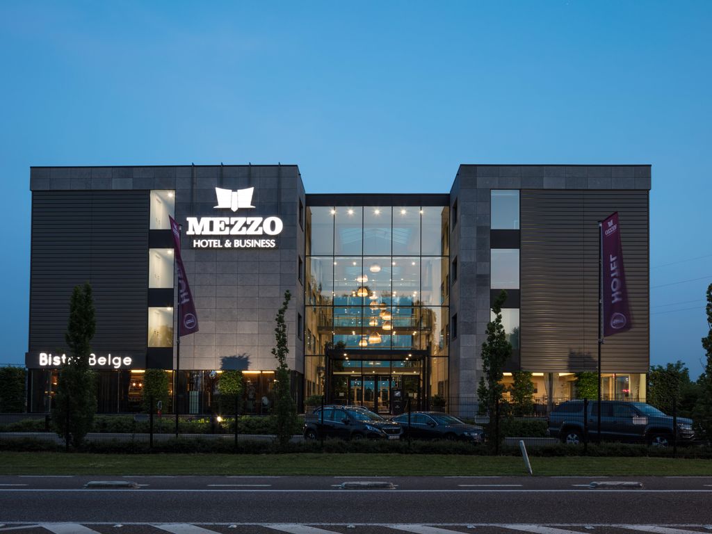 MEZZO Hotel & Business