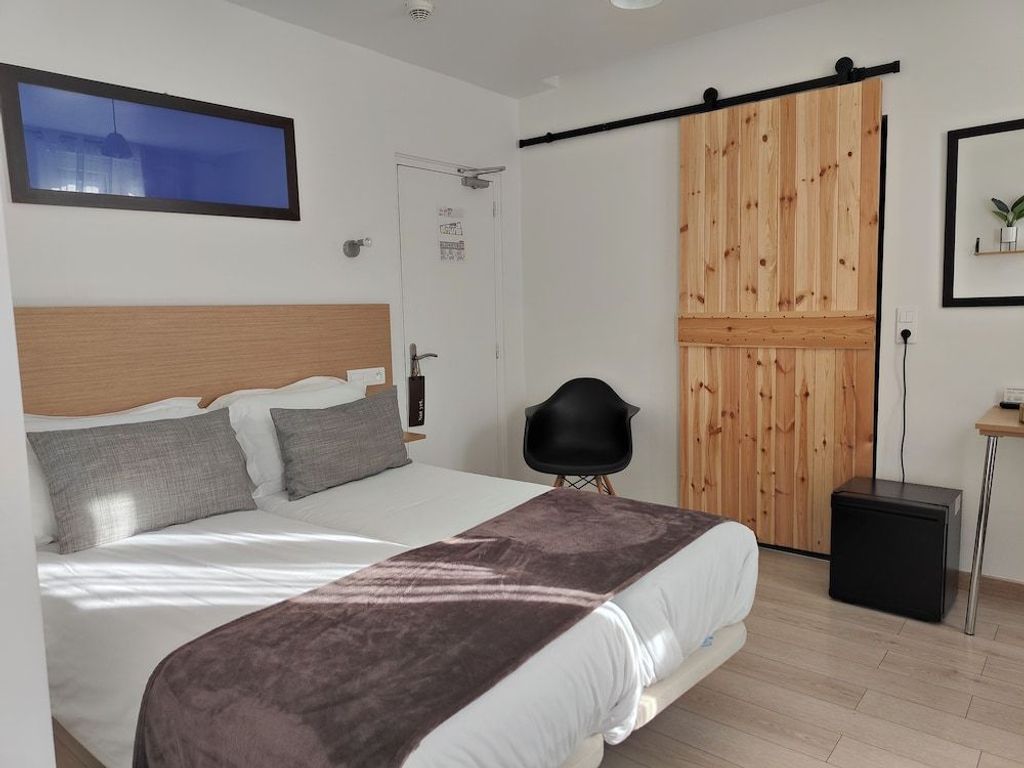 Hotel Le National Clichy Paris