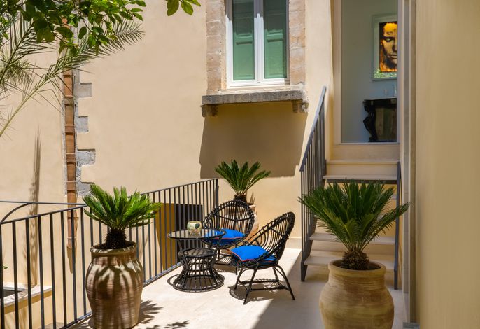 Q92 Noto Hotel