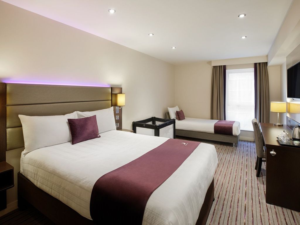 Premier Inn Milton Keynes Central (Avebury Boulevard)