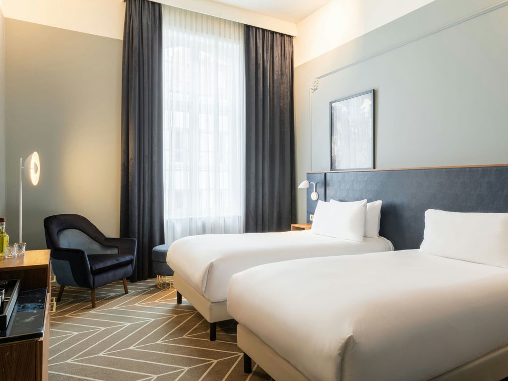 Sapphire House Antwerp Autograph Collection