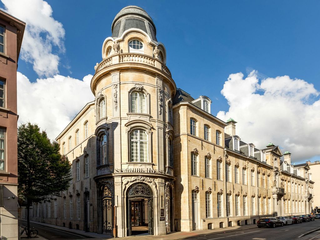 Sapphire House Antwerp Autograph Collection