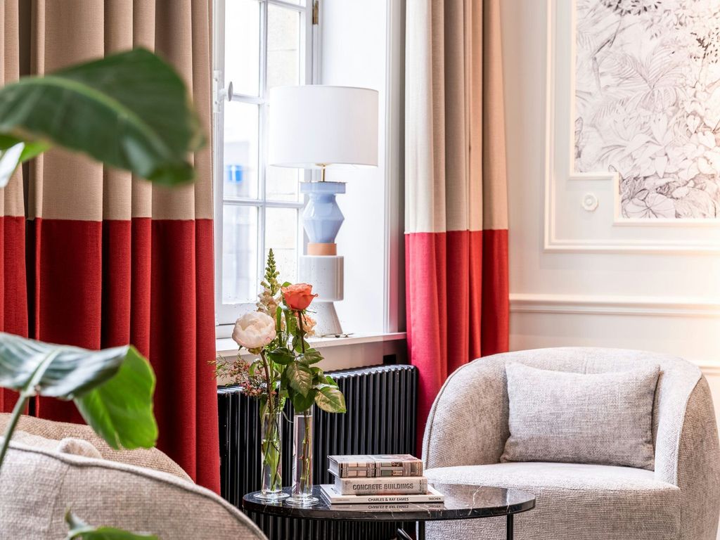 Sapphire House Antwerp Autograph Collection