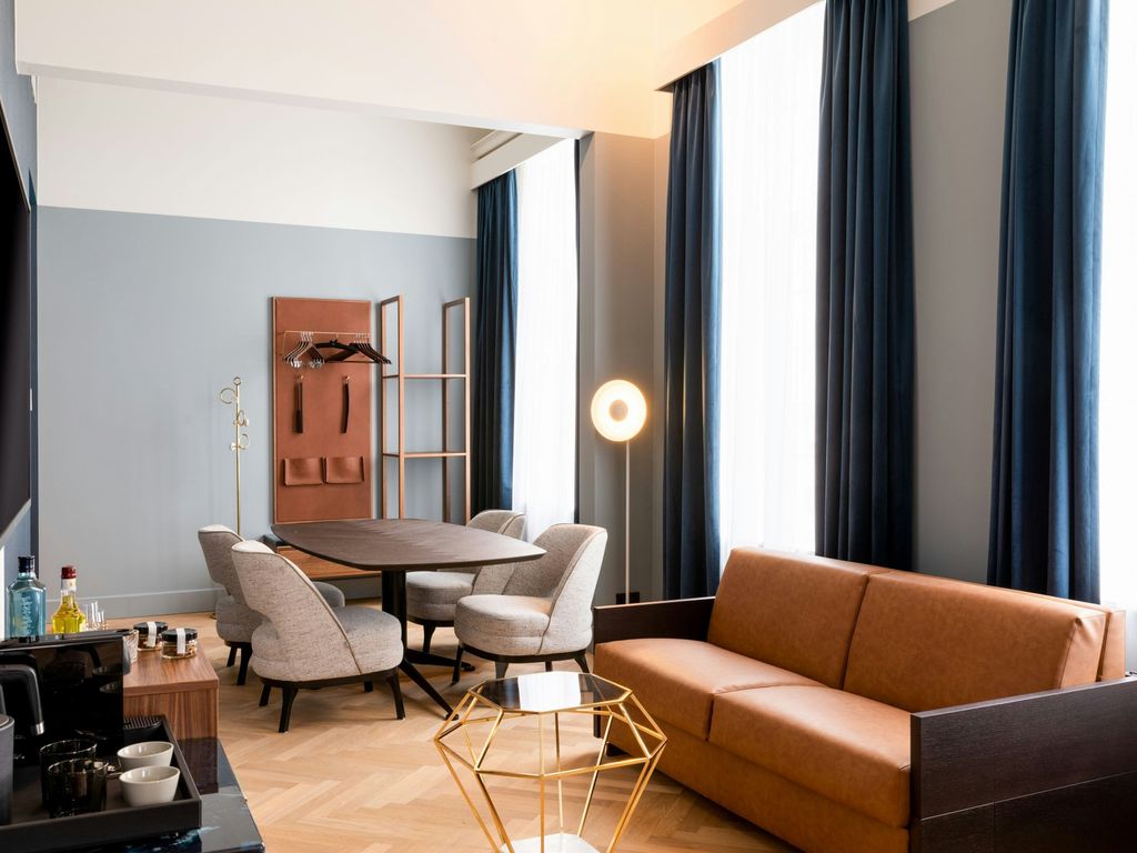 Sapphire House Antwerp Autograph Collection