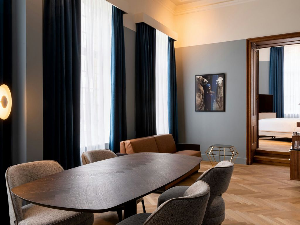 Sapphire House Antwerp Autograph Collection