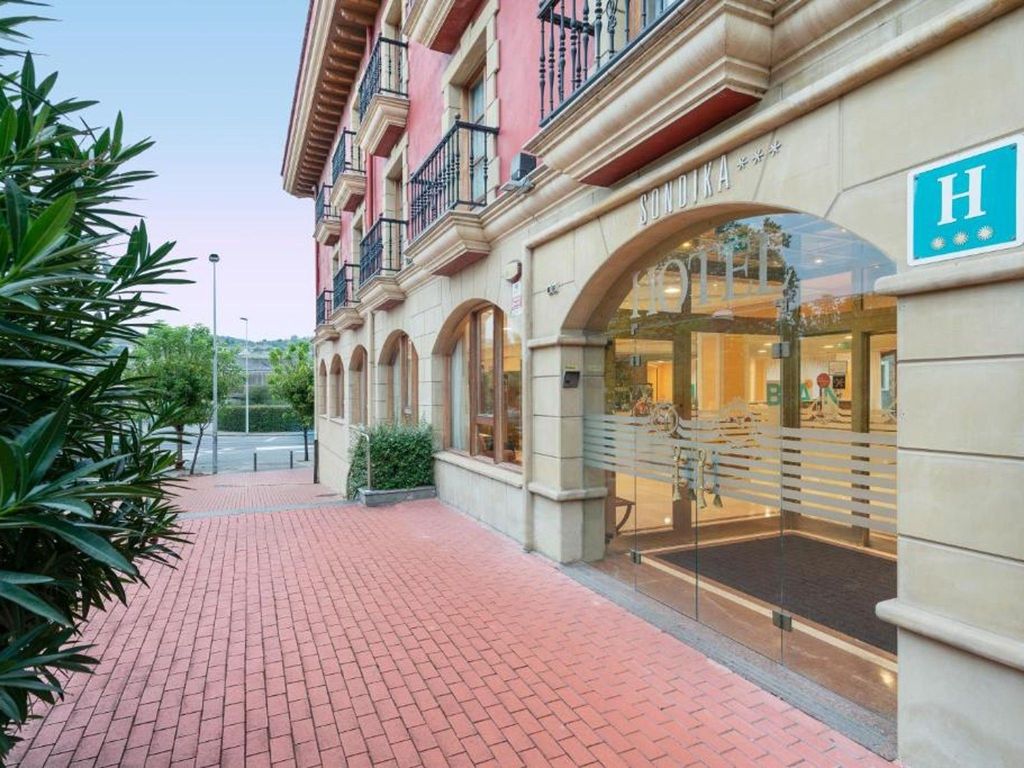 Hotel SkyBlu Sondika
