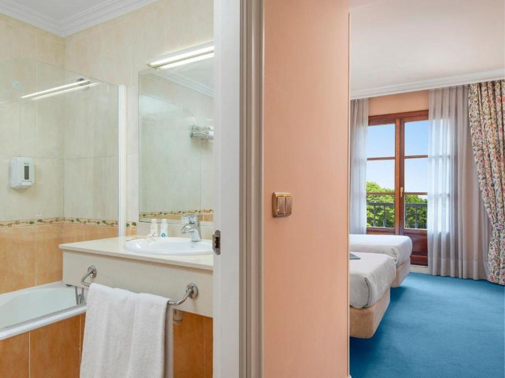 Hotel SkyBlu Sondika