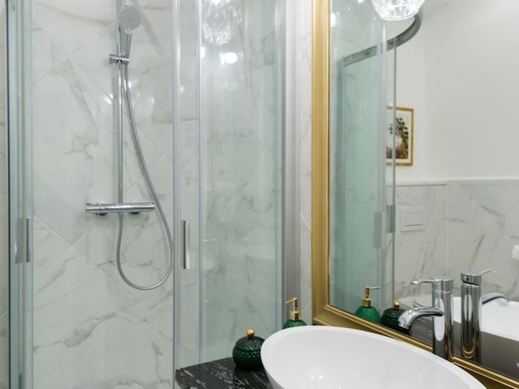 Chestnut & Eliza Suites - Superior Homes
