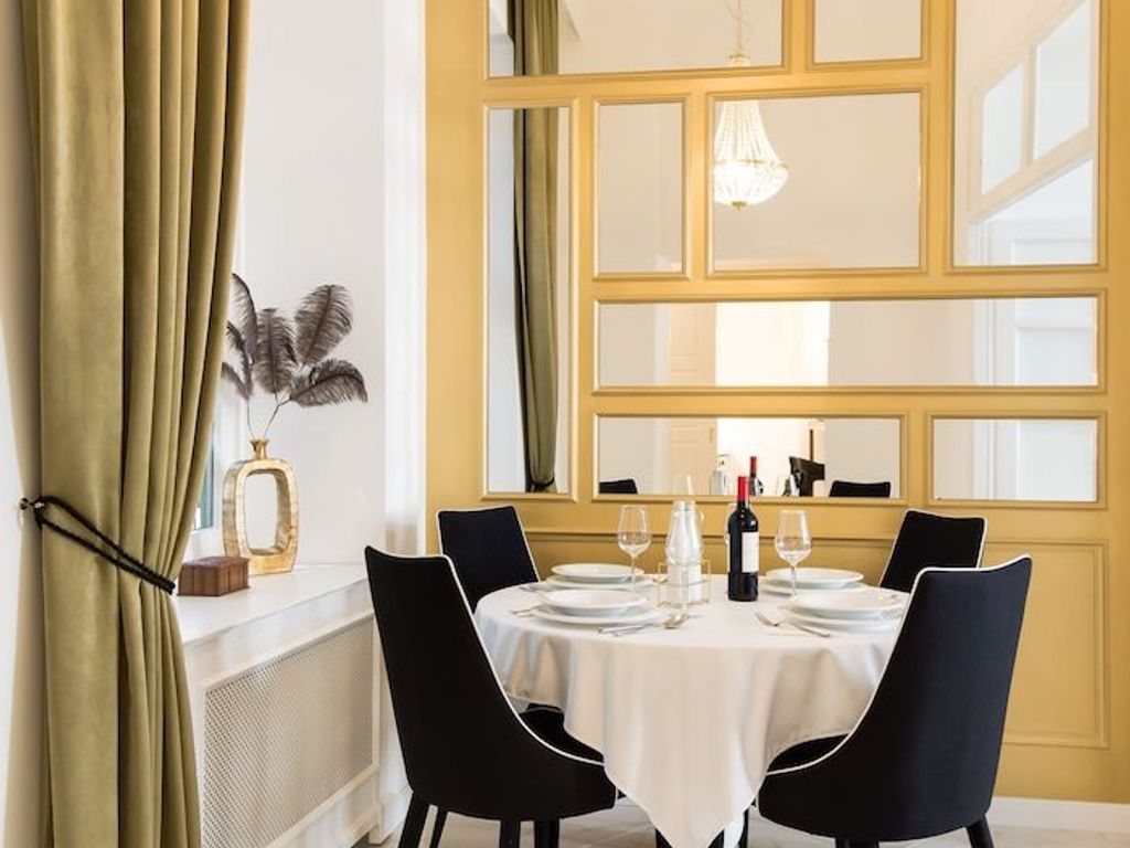 Chestnut & Eliza Suites - Superior Homes