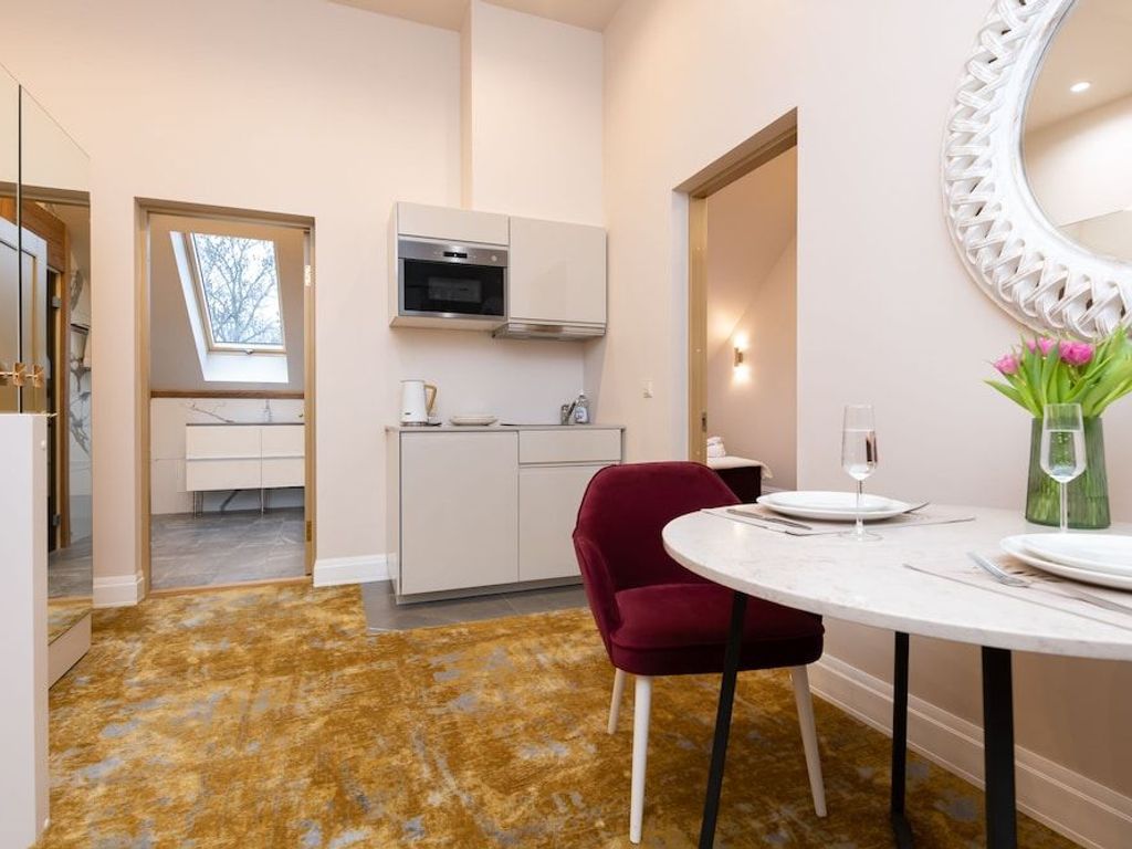Meltzer Apartments