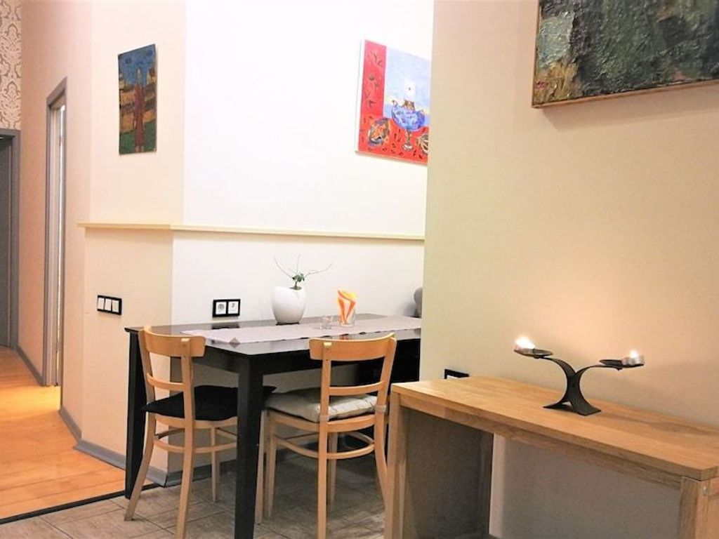 2 Bedroom Apartment near Town Hall