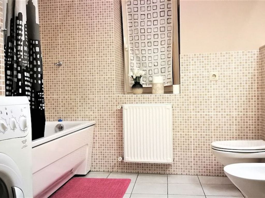 2 Bedroom Apartment near Town Hall