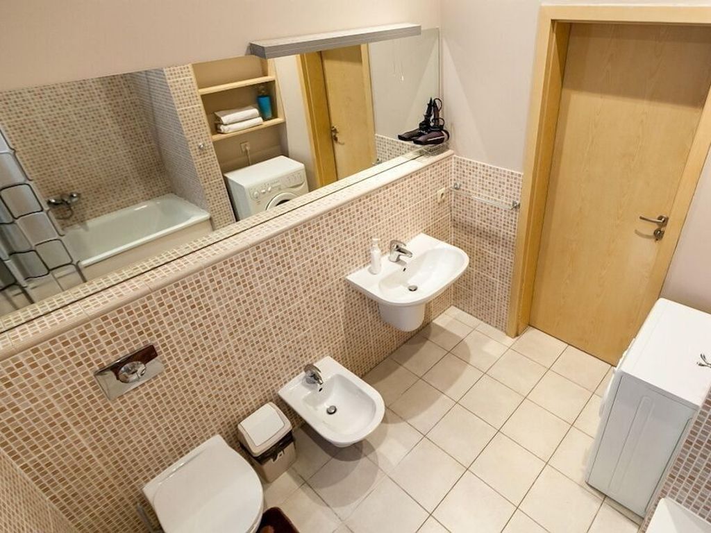 2 Bedroom Apartment near Town Hall