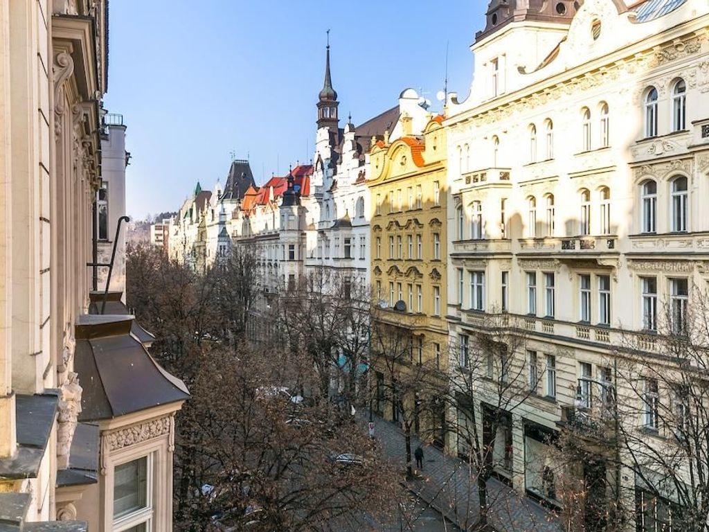 The Old Town Square & Parizska Apartments