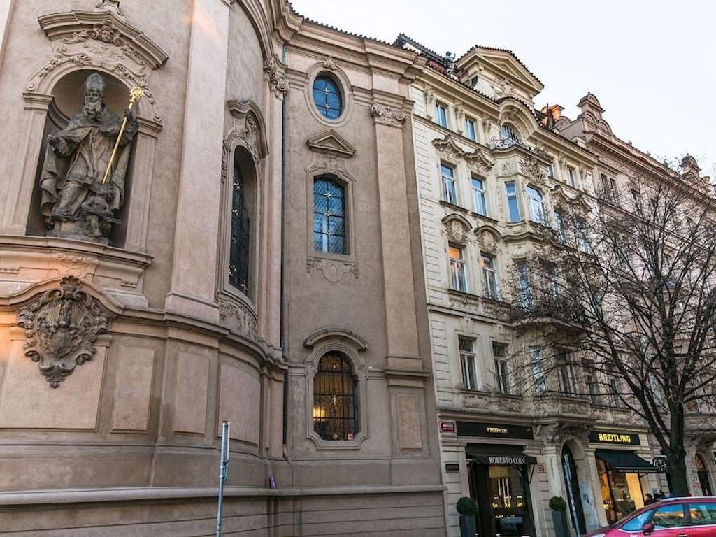 The Old Town Square & Parizska Apartments