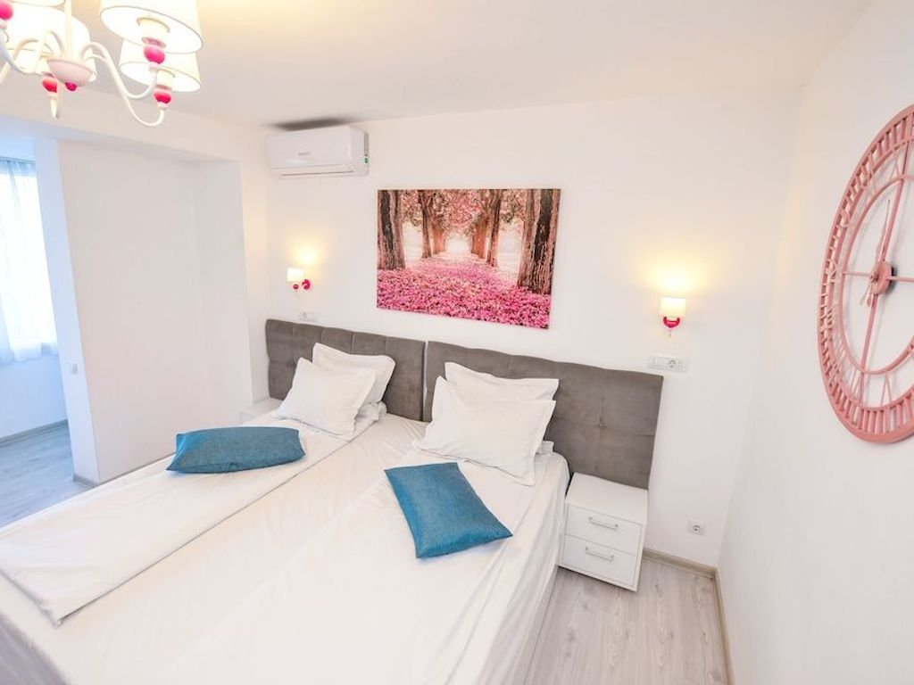 Superb Studio Cismigiu Gardens With Panoramic View for 2