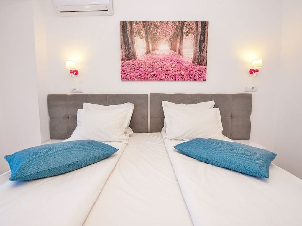 Superb Studio Cismigiu Gardens With Panoramic View for 2