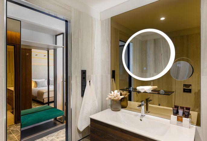 Emerald Hotel & Suites