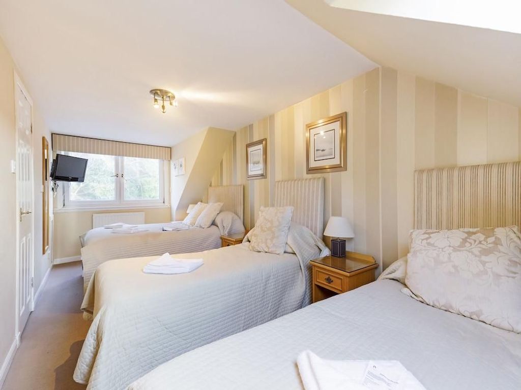 Craigmillar Castle Edinburgh OYO Arden Guest House