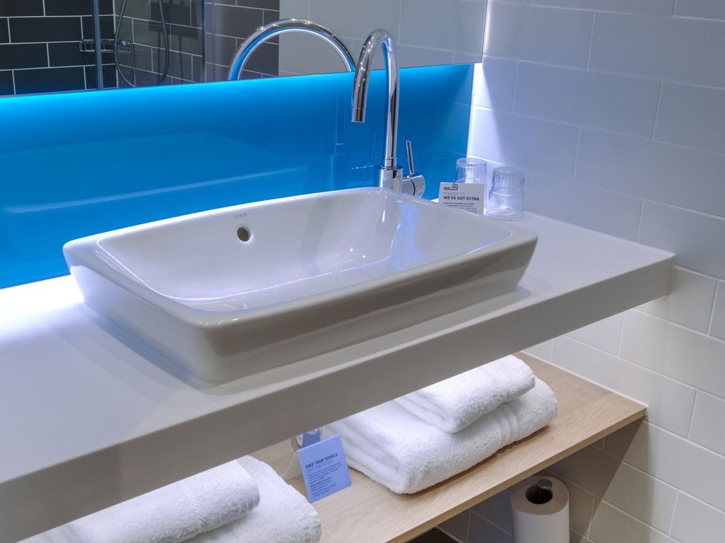 Holiday Inn Express FLEET by IHG