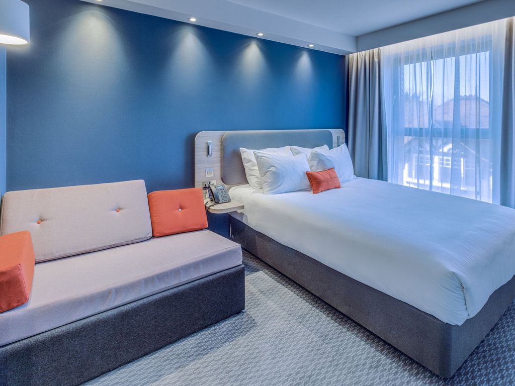 Holiday Inn Express FLEET by IHG