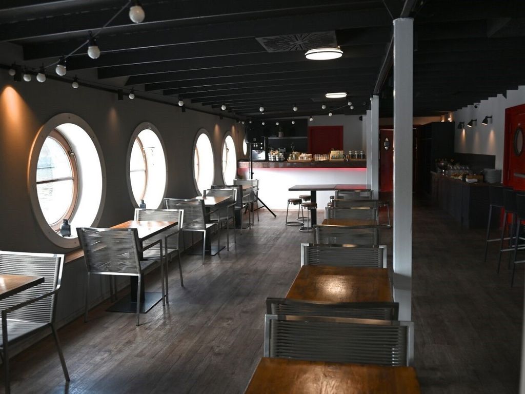 Botel Marina