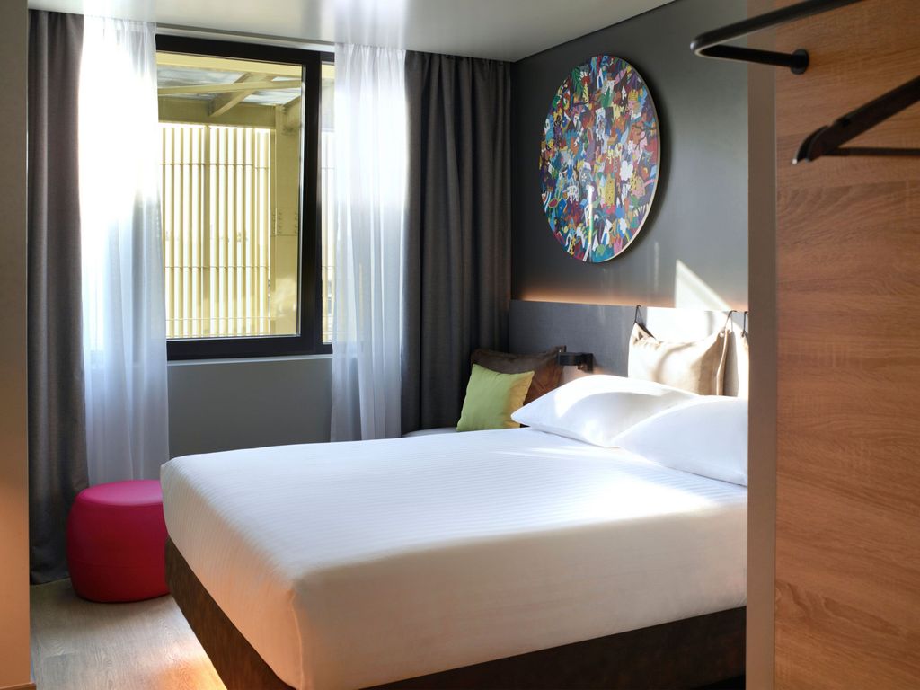 Moxy Omonia Square