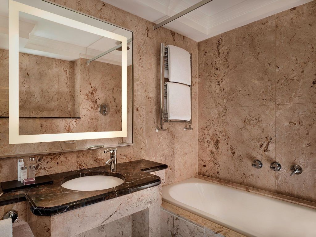 THE ST REGIS LONDON