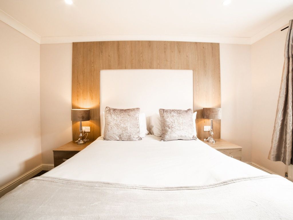 OYO White Horse Lodge Hotel