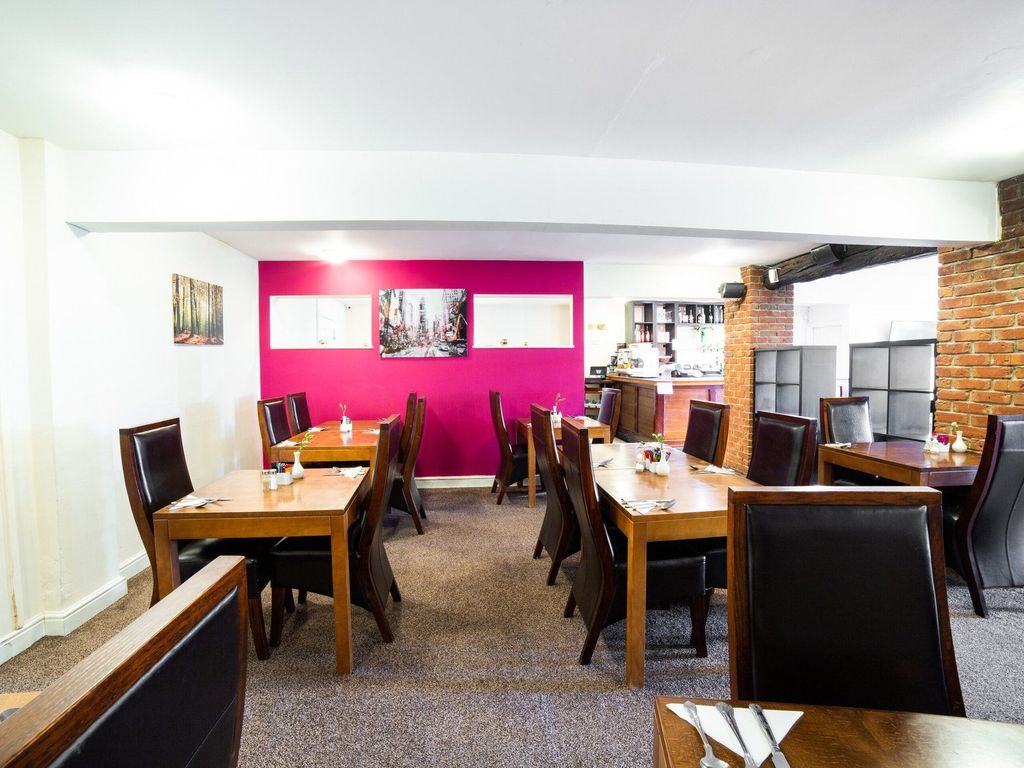 OYO White Horse Lodge Hotel