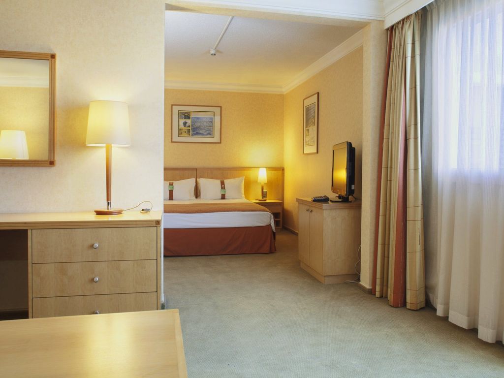 Holiday Inn CALAIS - CENTRE CAR FERRY by IHG