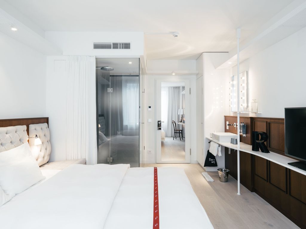 Ruby STELLA HOTEL LONDON by IHG
